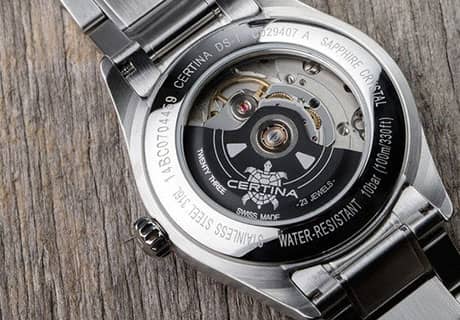 trasera transparente de los relojes certina